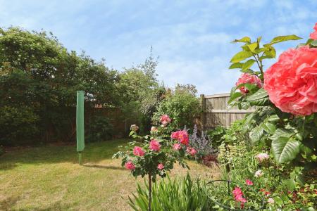 3 bedroom Semi-detached house for sale in Grovelands Avenue, Hitchin