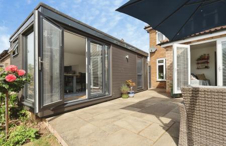 3 bedroom Semi-detached house for sale in Grovelands Avenue, Hitchin