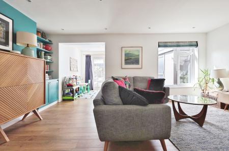 3 bedroom Semi-detached house for sale in Grovelands Avenue, Hitchin