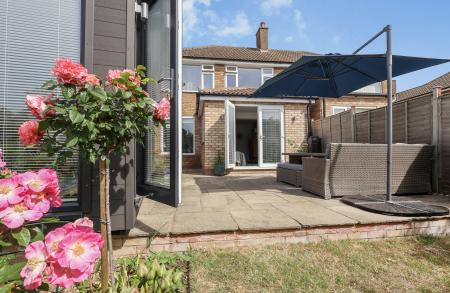 3 bedroom Semi-detached house for sale in Grovelands Avenue, Hitchin