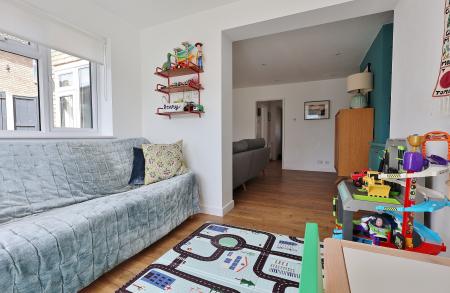 3 bedroom Semi-detached house for sale in Grovelands Avenue, Hitchin