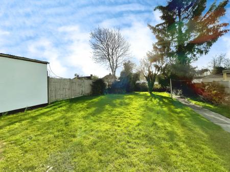 3 bedroom Semi-detached house to let in Girdle Road, Hitchin, SG4