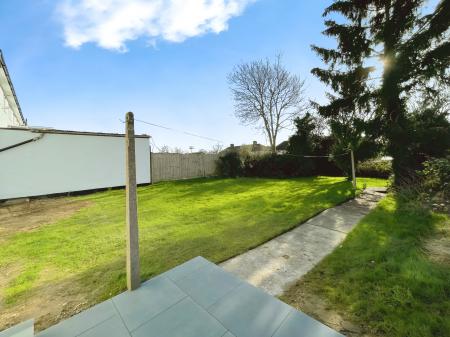 3 bedroom Semi-detached house to let in Girdle Road, Hitchin, SG4