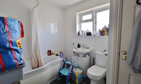 3 bedroom Semi-detached house for sale in Tameton Close, Luton