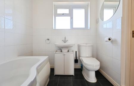 3 bedroom Semi-detached house for sale in Tameton Close, Luton