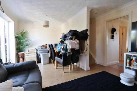 3 bedroom Semi-detached house for sale in Tameton Close, Luton
