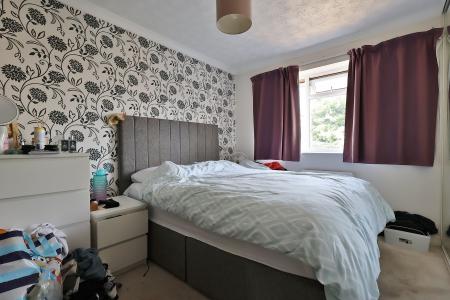 3 bedroom Semi-detached house for sale in Tameton Close, Luton