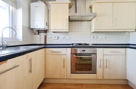 3 bedroom Semi-detached house for sale in Tameton Close, Luton