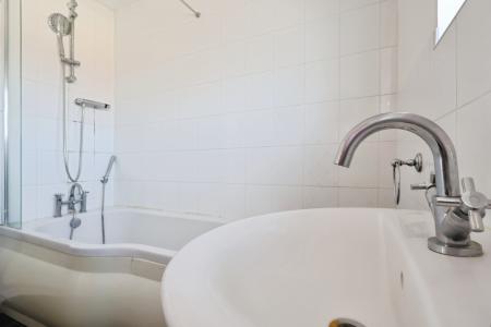 3 bedroom Semi-detached house for sale in Tameton Close, Luton