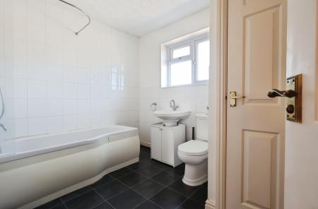 3 bedroom Semi-detached house for sale in Tameton Close, Luton