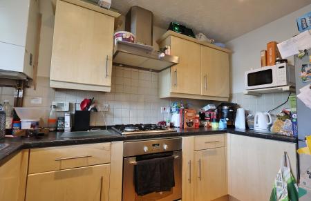 3 bedroom Semi-detached house for sale in Tameton Close, Luton