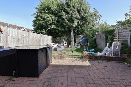 3 bedroom Semi-detached house for sale in Tameton Close, Luton