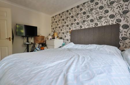 3 bedroom Semi-detached house for sale in Tameton Close, Luton