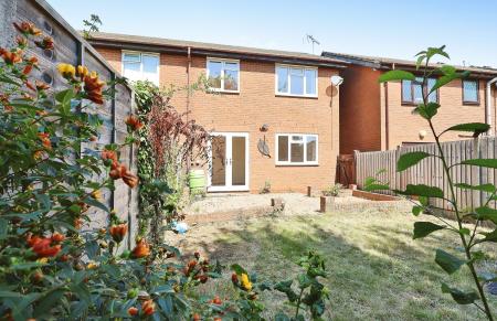 3 bedroom Semi-detached house for sale in Tameton Close, Luton