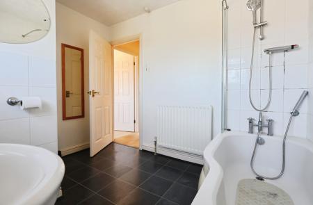 3 bedroom Semi-detached house for sale in Tameton Close, Luton