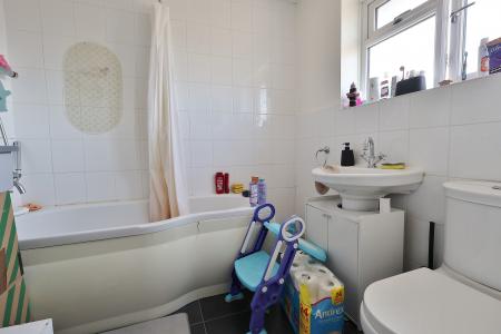 3 bedroom Semi-detached house for sale in Tameton Close, Luton