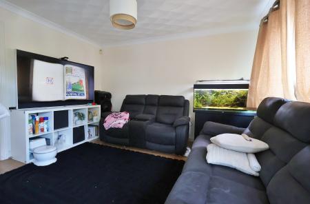 3 bedroom Semi-detached house for sale in Tameton Close, Luton