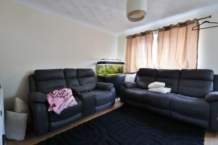3 bedroom Semi-detached house for sale in Tameton Close, Luton