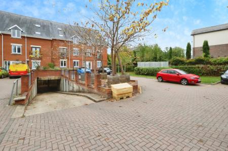 2 bedroom Flat for sale in Sanders Place, Walsworth Road, Hitchin