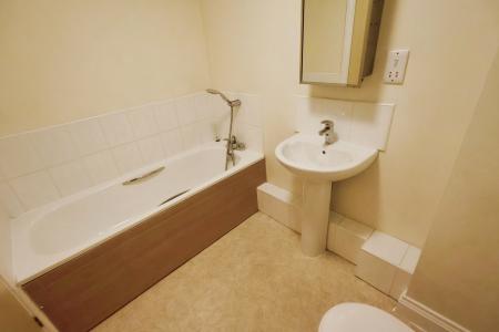 2 bedroom Flat for sale in Sanders Place, Walsworth Road, Hitchin