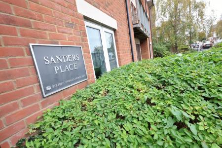 2 bedroom Flat for sale in Sanders Place, Walsworth Road, Hitchin