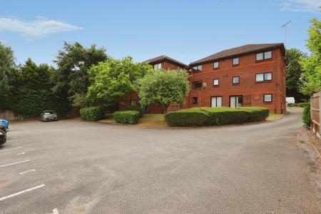 2 bedroom Flat for sale in Westbrook Court, Stevenage Road, Hitchin
