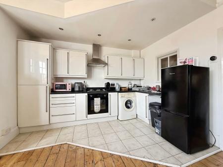 2 bedroom Maisonette to let in Nightingale Road, Hitchin, SG5
