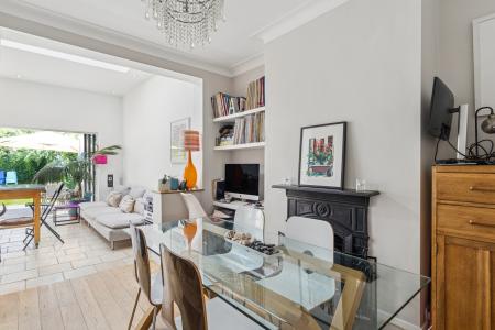4 bedroom Semi-detached house for sale in Cambridge Road, Hitchin