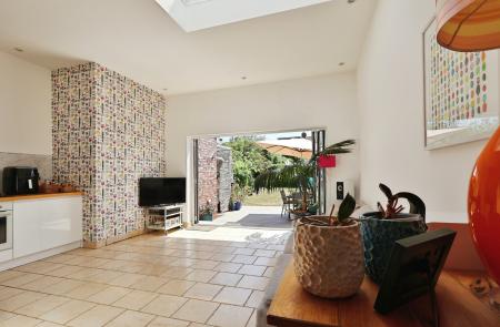 4 bedroom Semi-detached house for sale in Cambridge Road, Hitchin