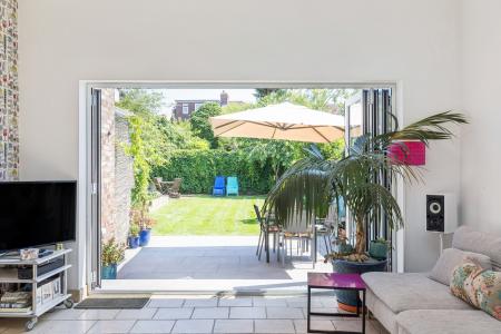 4 bedroom Semi-detached house for sale in Cambridge Road, Hitchin