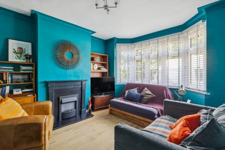 4 bedroom Semi-detached house for sale in Cambridge Road, Hitchin