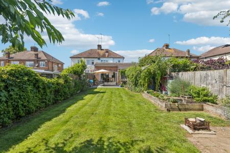 4 bedroom Semi-detached house for sale in Cambridge Road, Hitchin