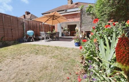 4 bedroom Semi-detached house for sale in Cambridge Road, Hitchin