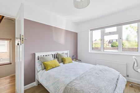 4 bedroom Semi-detached house for sale in Cambridge Road, Hitchin