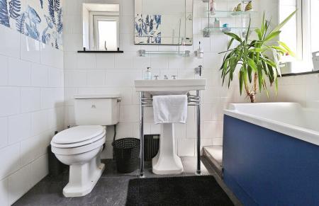 4 bedroom Semi-detached house for sale in Cambridge Road, Hitchin