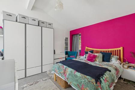 4 bedroom Semi-detached house for sale in Cambridge Road, Hitchin