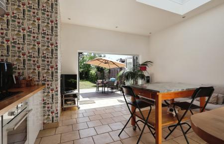 4 bedroom Semi-detached house for sale in Cambridge Road, Hitchin