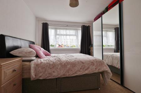2 bedroom Bungalow for sale in Ninesprings Way, Hitchin