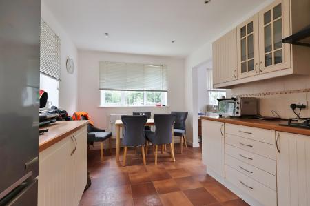 2 bedroom Bungalow for sale in Ninesprings Way, Hitchin