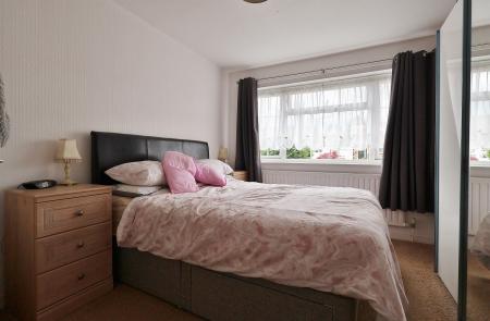 2 bedroom Bungalow for sale in Ninesprings Way, Hitchin