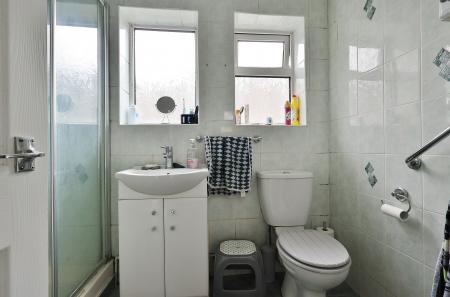2 bedroom Bungalow for sale in Ninesprings Way, Hitchin