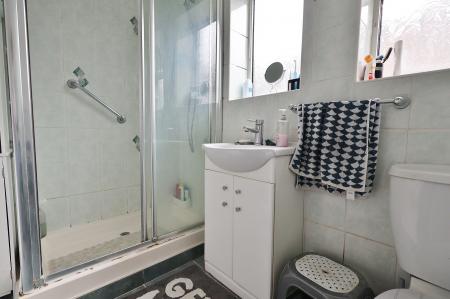 2 bedroom Bungalow for sale in Ninesprings Way, Hitchin