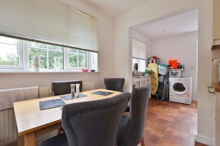 2 bedroom Bungalow for sale in Ninesprings Way, Hitchin