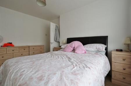 2 bedroom Bungalow for sale in Ninesprings Way, Hitchin