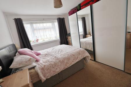 2 bedroom Bungalow for sale in Ninesprings Way, Hitchin