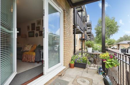 2 bedroom Flat for sale in Sharps Court, Cooks Way, Hitchin
