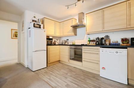 2 bedroom Flat for sale in Sharps Court, Cooks Way, Hitchin