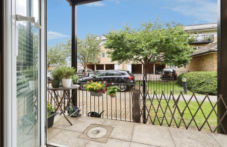 2 bedroom Flat for sale in Sharps Court, Cooks Way, Hitchin