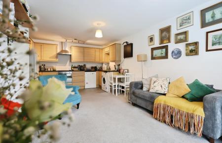 2 bedroom Flat for sale in Sharps Court, Cooks Way, Hitchin