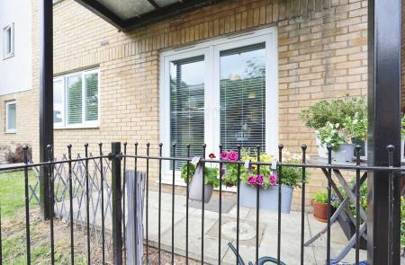 2 bedroom Flat for sale in Sharps Court, Cooks Way, Hitchin